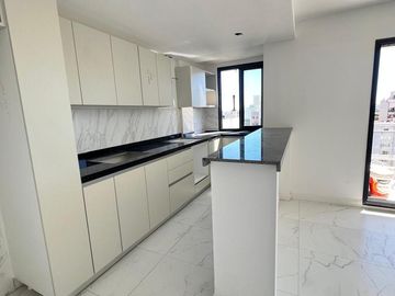 Venta Departamento Piso 4 Ambientes, 2 Cocheras, Lanús.