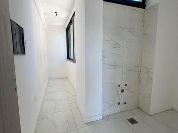 Venta Departamento Piso 4 Ambientes, 2 Cocheras, Lanús.
