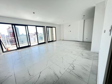 Venta Departamento Piso 4 Ambientes, 2 Cocheras, Lanús.