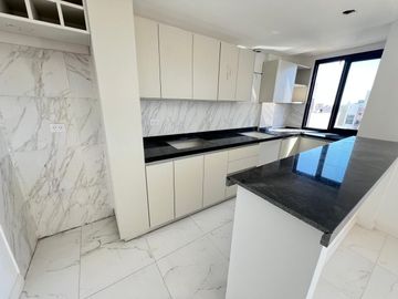 Venta Departamento Piso 4 Ambientes, 2 Cocheras, Lanús.
