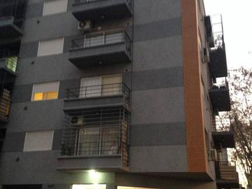 DEPARTAMENTO 2 AMBIENTES 52MTS       CON CCHERA     AL FRENTE CON BALCON TERRAZA