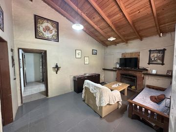 Casa Quinta en Venta de 3 dorm. Gran parque verde con pileta y quincho. Los Cardales, Santa Brigida