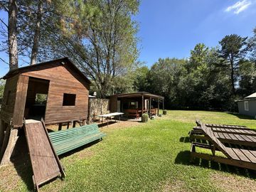 Casa Quinta en Venta de 3 dorm. Gran parque verde con pileta y quincho. Los Cardales, Santa Brigida