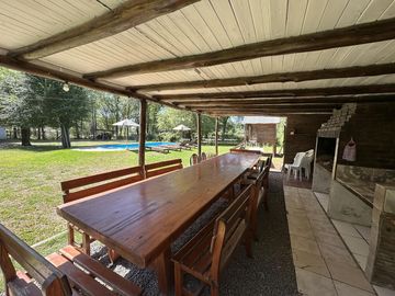 Casa Quinta en Venta de 3 dorm. Gran parque verde con pileta y quincho. Los Cardales, Santa Brigida