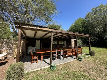 Casa Quinta en Venta de 3 dorm. Gran parque verde con pileta y quincho. Los Cardales, Santa Brigida