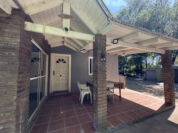 Casa Quinta en Venta de 3 dorm. Gran parque verde con pileta y quincho. Los Cardales, Santa Brigida