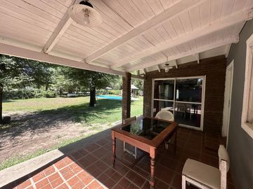 Casa Quinta en Venta de 3 dorm. Gran parque verde con pileta y quincho. Los Cardales, Santa Brigida