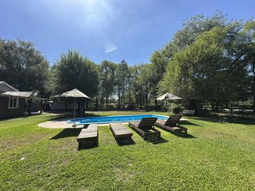 Casa Quinta en Venta de 3 dorm. Gran parque verde con pileta y quincho. Los Cardales, Santa Brigida