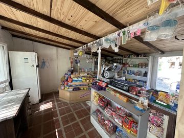 Casa Quinta en Venta de 3 dorm. Gran parque verde con pileta y quincho. Los Cardales, Santa Brigida