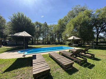 Casa Quinta en Venta de 3 dorm. Gran parque verde con pileta y quincho. Los Cardales, Santa Brigida