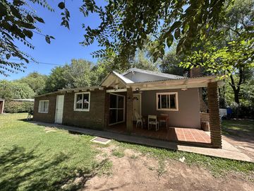 Casa Quinta en Venta de 3 dorm. Gran parque verde con pileta y quincho. Los Cardales, Santa Brigida