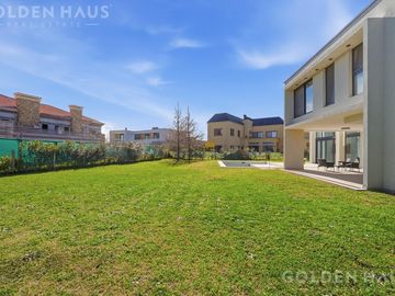 Casa en venta con piscina y 3 dormitorios en suite en Valdevez