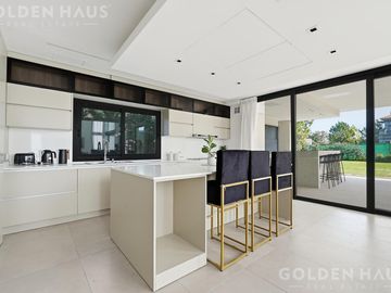 Casa en venta con piscina y 3 dormitorios en suite en Valdevez