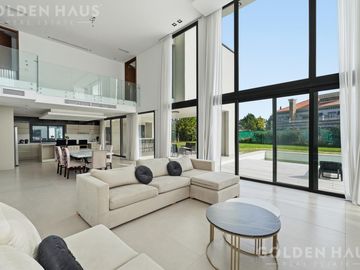 Casa en venta con piscina y 3 dormitorios en suite en Valdevez