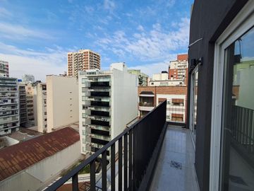 3 Ambientes con balcon terraza y cochera cub-Flores