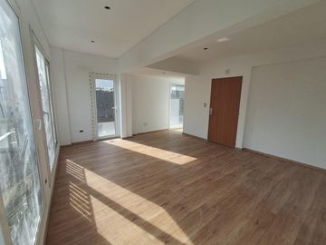 3 Ambientes con balcon terraza y cochera cub-Flores