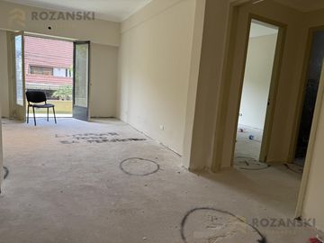 VENTA. GALPON RECICLADO A NUEVO. OFICINAS Y ESTACIONAMIENTO.
