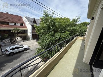 VENTA. GALPON RECICLADO A NUEVO. OFICINAS Y ESTACIONAMIENTO.