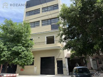 VENTA. GALPON RECICLADO A NUEVO. OFICINAS Y ESTACIONAMIENTO.