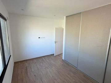 Casa en venta con 3 dormitorios y 3 baños | Área 1 | Barrio San Sebastián | Edificada en una Planta