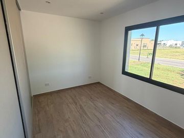 Casa en venta con 3 dormitorios y 3 baños | Área 1 | Barrio San Sebastián | Edificada en una Planta