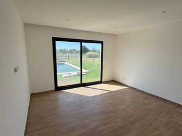 Casa en venta con 3 dormitorios y 3 baños | Área 1 | Barrio San Sebastián | Edificada en una Planta