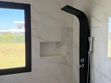 Casa en venta con 3 dormitorios y 3 baños | Área 1 | Barrio San Sebastián | Edificada en una Planta