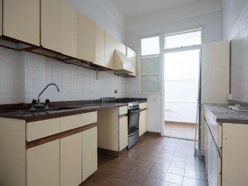 VENTA 3 dormitorios, dependencias y balcon - Apto Profesional - A RECICLAR - OPORTUNIDAD - RECOLETA