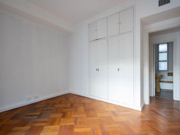 VENTA 3 dormitorios, dependencias y balcon - Apto Profesional - A RECICLAR - OPORTUNIDAD - RECOLETA