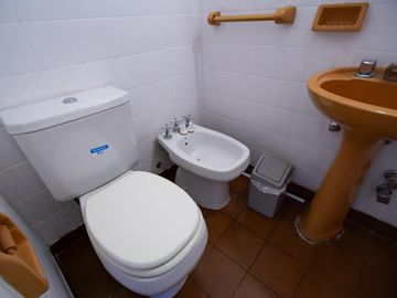 VENTA 3 dormitorios, dependencias y balcon - Apto Profesional - A RECICLAR - OPORTUNIDAD - RECOLETA