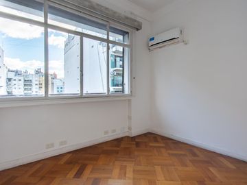 VENTA 3 dormitorios, dependencias y balcon - Apto Profesional - A RECICLAR - OPORTUNIDAD - RECOLETA