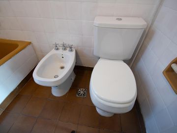 VENTA 3 dormitorios, dependencias y balcon - Apto Profesional - A RECICLAR - OPORTUNIDAD - RECOLETA