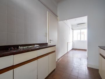 VENTA 3 dormitorios, dependencias y balcon - Apto Profesional - A RECICLAR - OPORTUNIDAD - RECOLETA