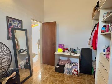 PH de tres ambientes con jardín en Moron