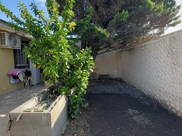 PH de tres ambientes con jardín en Moron