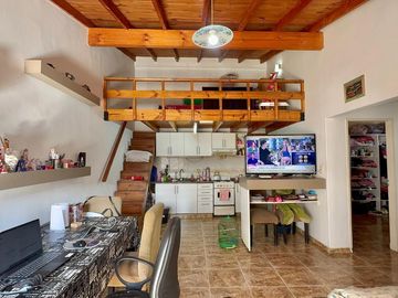 PH de tres ambientes con jardín en Moron