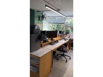 SE ARRIENDA OFICINA POBLADO AMOBLADA