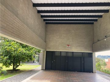 Casa en arriendo   en Envigado Loma de El Escobero