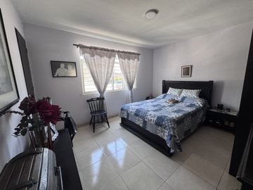 Amplia Casa en Santa Elena