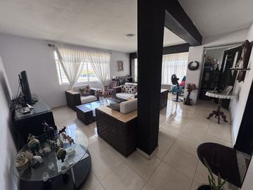Amplia Casa en Santa Elena