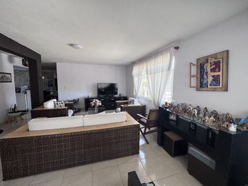Amplia Casa en Santa Elena