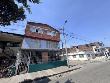 Amplia Casa en Santa Elena