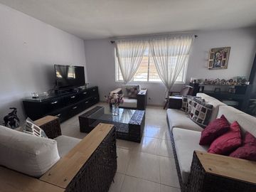 Amplia Casa en Santa Elena