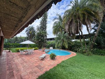 ESPECTACULAR CASA CON LOTE EN PANCE