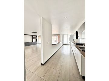 Chico Navarra Iluminado Apartamento 242 m2 con balcón