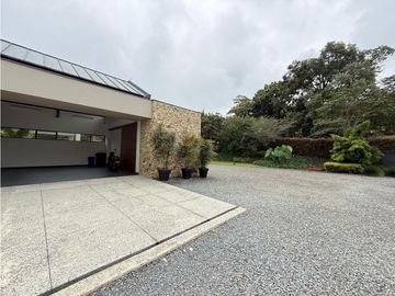 EXCLUSIVA CASA EN EL ALTO DE LAS PALMAS/ LA ACUARELA