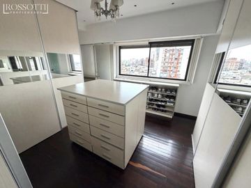 Excelente piso en triplex de 5 ambientes