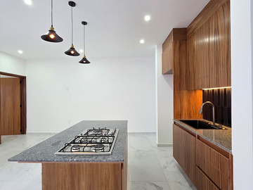 Venta de Casa con Habitación principal en Planta baja en Rioja Colima