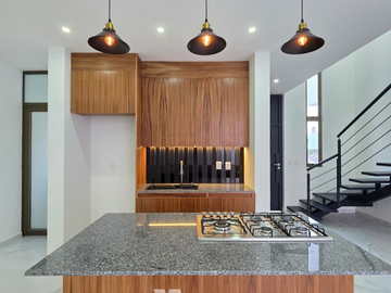 Venta de Casa con Habitación principal en Planta baja en Rioja Colima