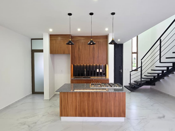 Venta de Casa con Habitación principal en Planta baja en Rioja Colima